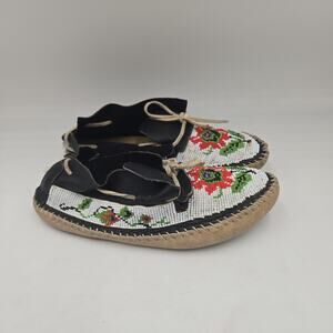 Vintage Native American Handmade Leather Floral Beaded Moccasins Rare Sz 9.5